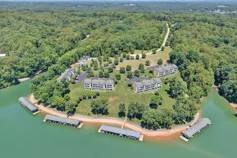 295 S Pointe Shore Dr #102, Moneta, VA 24121
