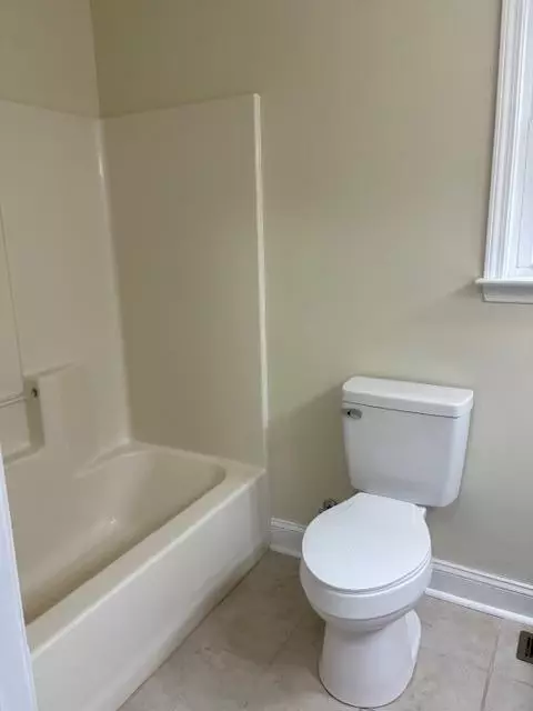 Bath - 21 Berkeley Ln, Evington, VA 24550 photo 2 of 10