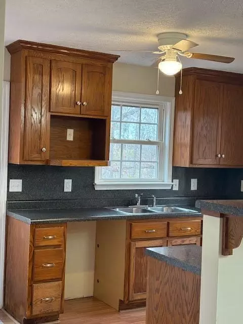 Kitchen - 21 Berkeley Ln, Evington, VA 24550 photo 2 of 4