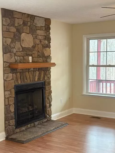 Living - 21 Berkeley Ln, Evington, VA 24550 photo 1 of 4