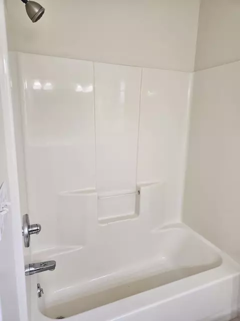 Bath - 21 Berkeley Ln, Evington, VA 24550 photo 6 of 10
