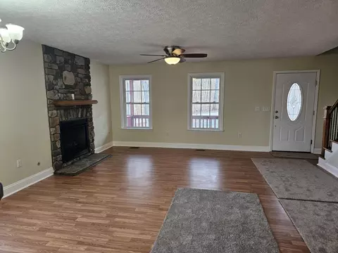 Living - 21 Berkeley Ln, Evington, VA 24550 photo 4 of 4