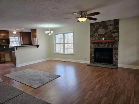 Living - 21 Berkeley Ln, Evington, VA 24550 photo 2 of 4