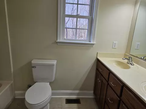 Bath - 21 Berkeley Ln, Evington, VA 24550 photo 5 of 10