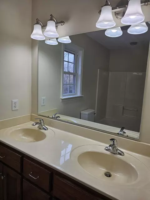 Bath - 21 Berkeley Ln, Evington, VA 24550 photo 7 of 10