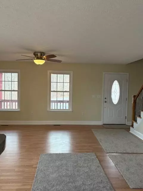 Living - 21 Berkeley Ln, Evington, VA 24550 photo 3 of 4