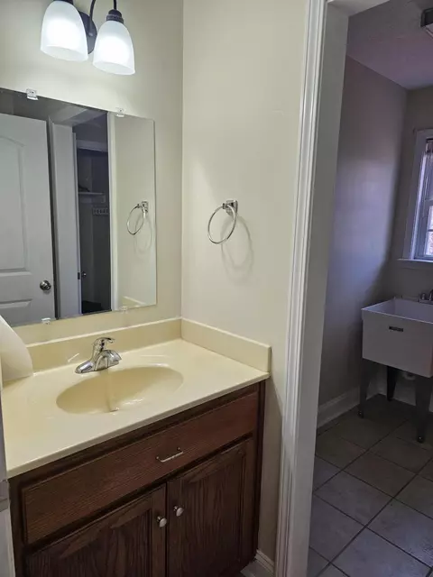 Bath - 21 Berkeley Ln, Evington, VA 24550 photo 3 of 10