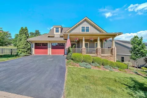 7102 Linn Cove Ct, Roanoke, VA 24018