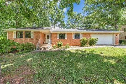 1097 Meadowbrook Dr, Bedford, VA 24523