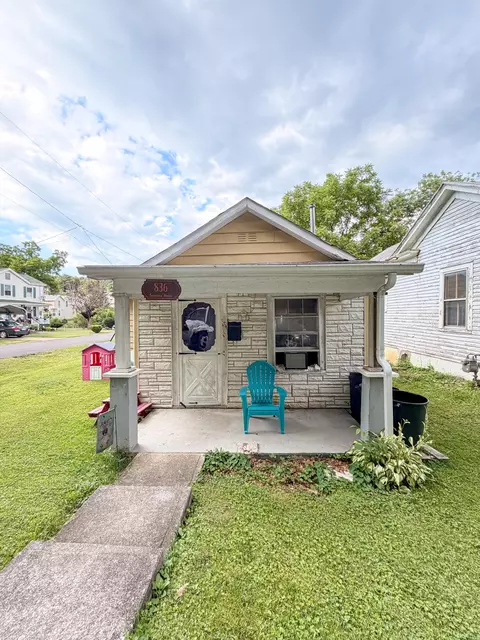 836 Brussels Ave, Clifton Forge, VA 24422