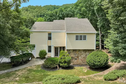 6344 Fairway Forest Dr, Roanoke, VA 24018