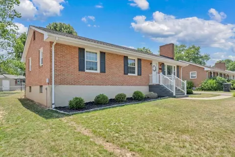 2834 Neil Dr, Roanoke, VA 24019