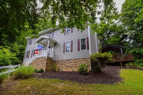 5448 Highfields Rd, Roanoke, VA 24018 photo 1