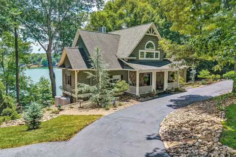 1100 Angela Ct, Moneta, VA 24121
