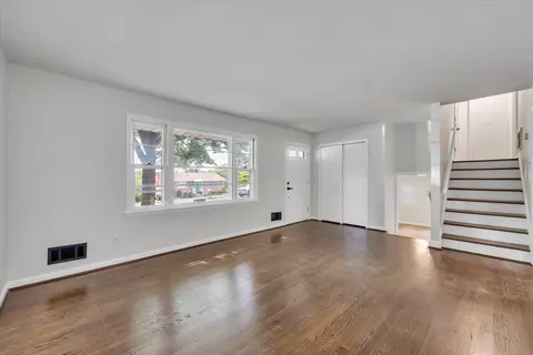 Living - 678 E Augusta Ave, Vinton, VA 24179 photo 4 of 4