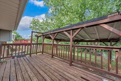 Exterior - 678 E Augusta Ave, Vinton, VA 24179 photo 5 of 10