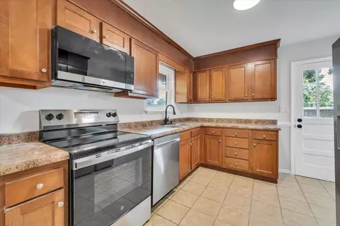 Kitchen - 678 E Augusta Ave, Vinton, VA 24179 photo 2 of 3