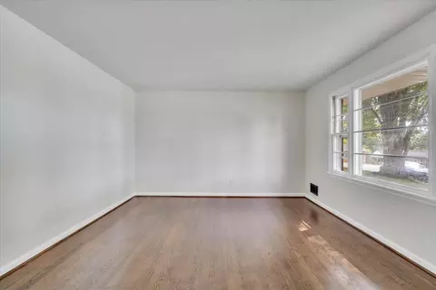 Living - 678 E Augusta Ave, Vinton, VA 24179 photo 2 of 4