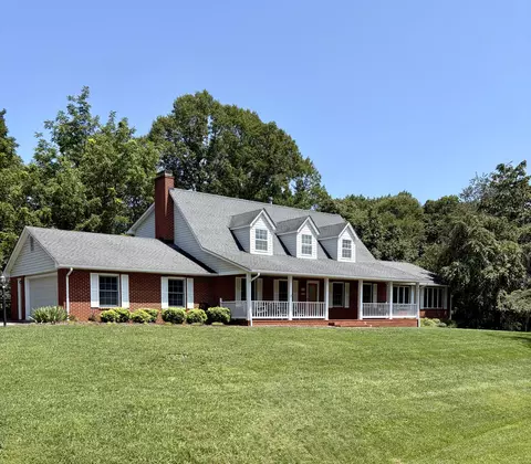 7031 Highfields Farm Trl, Roanoke, VA 24018