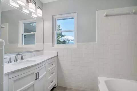 Bath - 3561 Wright Rd SW, Roanoke, VA 24015 photo 1 of 3