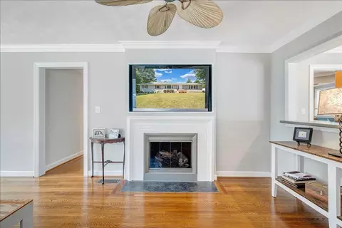 Living - 3561 Wright Rd SW, Roanoke, VA 24015 photo 5 of 5