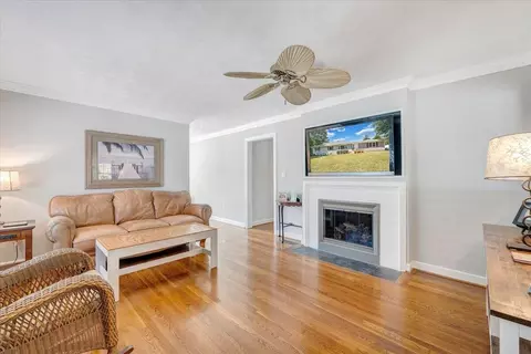 Living - 3561 Wright Rd SW, Roanoke, VA 24015 photo 4 of 5