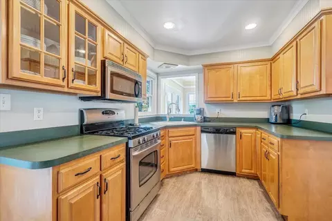 Kitchen - 3561 Wright Rd SW, Roanoke, VA 24015 photo 2 of 5