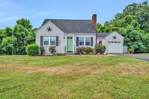 65 Windsor Dr, Rocky Mount, VA 24151