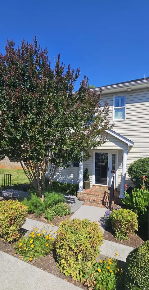515 Cambridge Ct #F1, Hardy, VA 24101