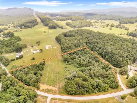 8380 Arabian Ln, Catawba, VA 24070