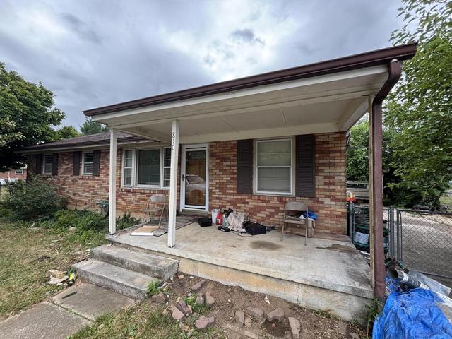 810 E Riverside Dr, Salem, VA 24153