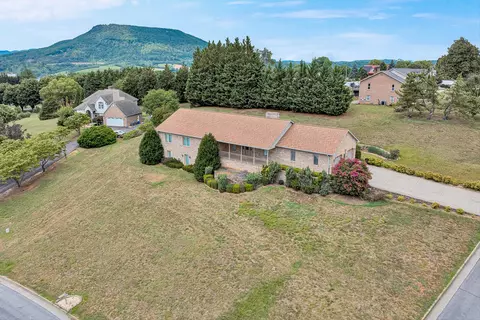 453 Highland Dr, Roanoke, VA 24019