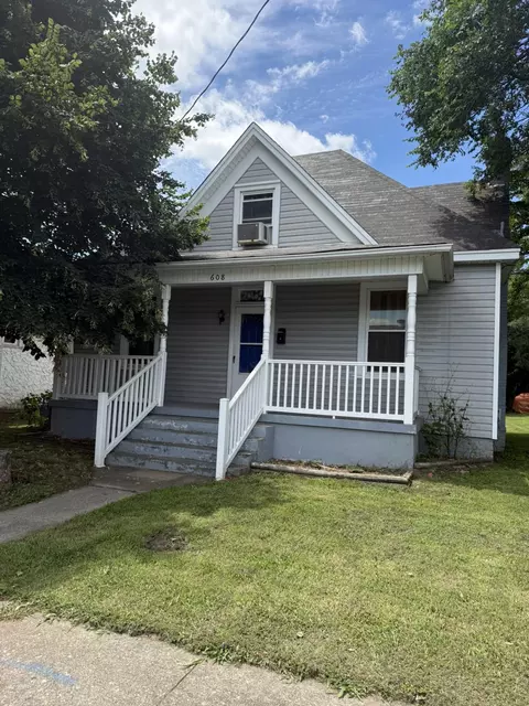 608 W Main St, Covington, VA 24426