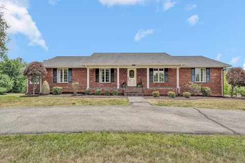 801 Orchard Lake Dr, Daleville, VA 24083