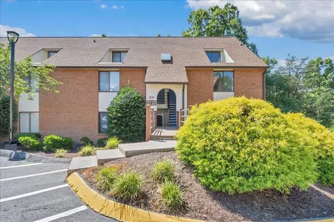 3372 Forest Ct, Roanoke, VA 24018