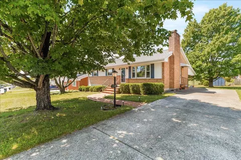 2908 Neil Dr, Roanoke, VA 24019