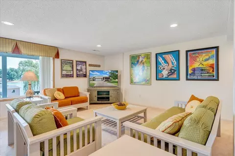 Living - 2810 Waters Edge Dr, Penhook, VA 24137 photo 13 of 15