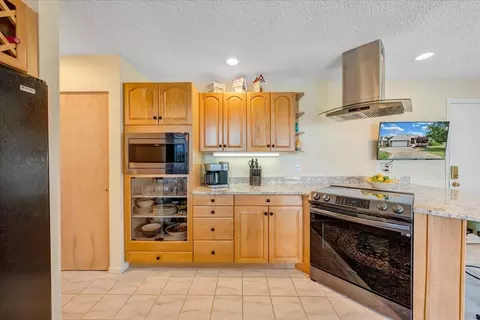 Kitchen - 2810 Waters Edge Dr, Penhook, VA 24137 photo 10 of 11
