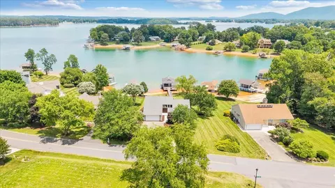 View/Area - 2810 Waters Edge Dr, Penhook, VA 24137 photo 10 of 14