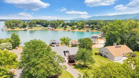 View/Area - 2810 Waters Edge Dr, Penhook, VA 24137 photo 12 of 14