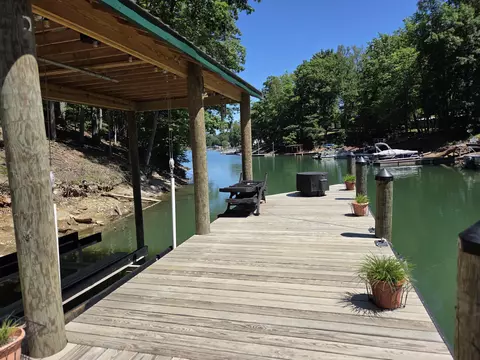 208 Munsons Rd, Penhook, VA 24137 photo 2