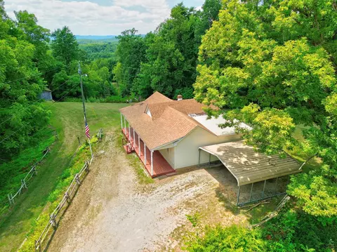 937 Waidsboro Rd, Ferrum, VA 24088