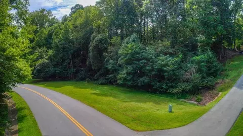 4828 Cherokee Hills Dr, Salem, VA 24153
