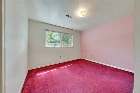 Bedroom - 3067 Green Hill Dr, Salem, VA 24153 photo 2 of 3