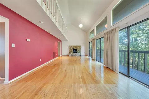 Living - 3067 Green Hill Dr, Salem, VA 24153 photo 3 of 9