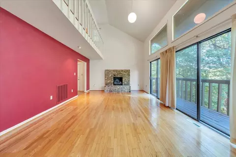 Living - 3067 Green Hill Dr, Salem, VA 24153 photo 4 of 9