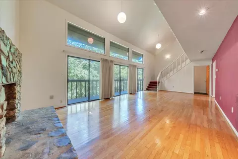 Living - 3067 Green Hill Dr, Salem, VA 24153 photo 7 of 9