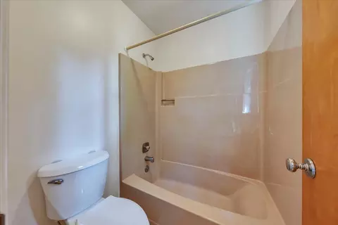 Bath - 3067 Green Hill Dr, Salem, VA 24153 photo 3 of 4