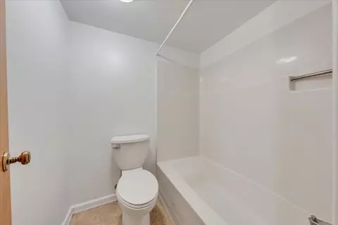 Bath - 3067 Green Hill Dr, Salem, VA 24153 photo 4 of 4