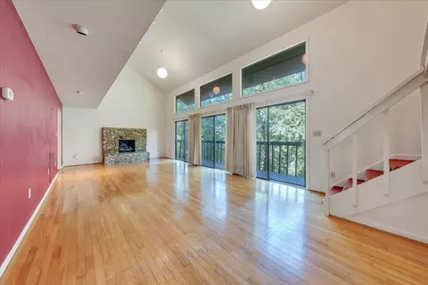Living - 3067 Green Hill Dr, Salem, VA 24153 photo 2 of 9